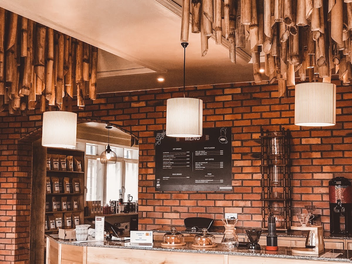 Question Coffee Kiyovu — the working-day register that mirrors a relaxed lakeside hotel morning