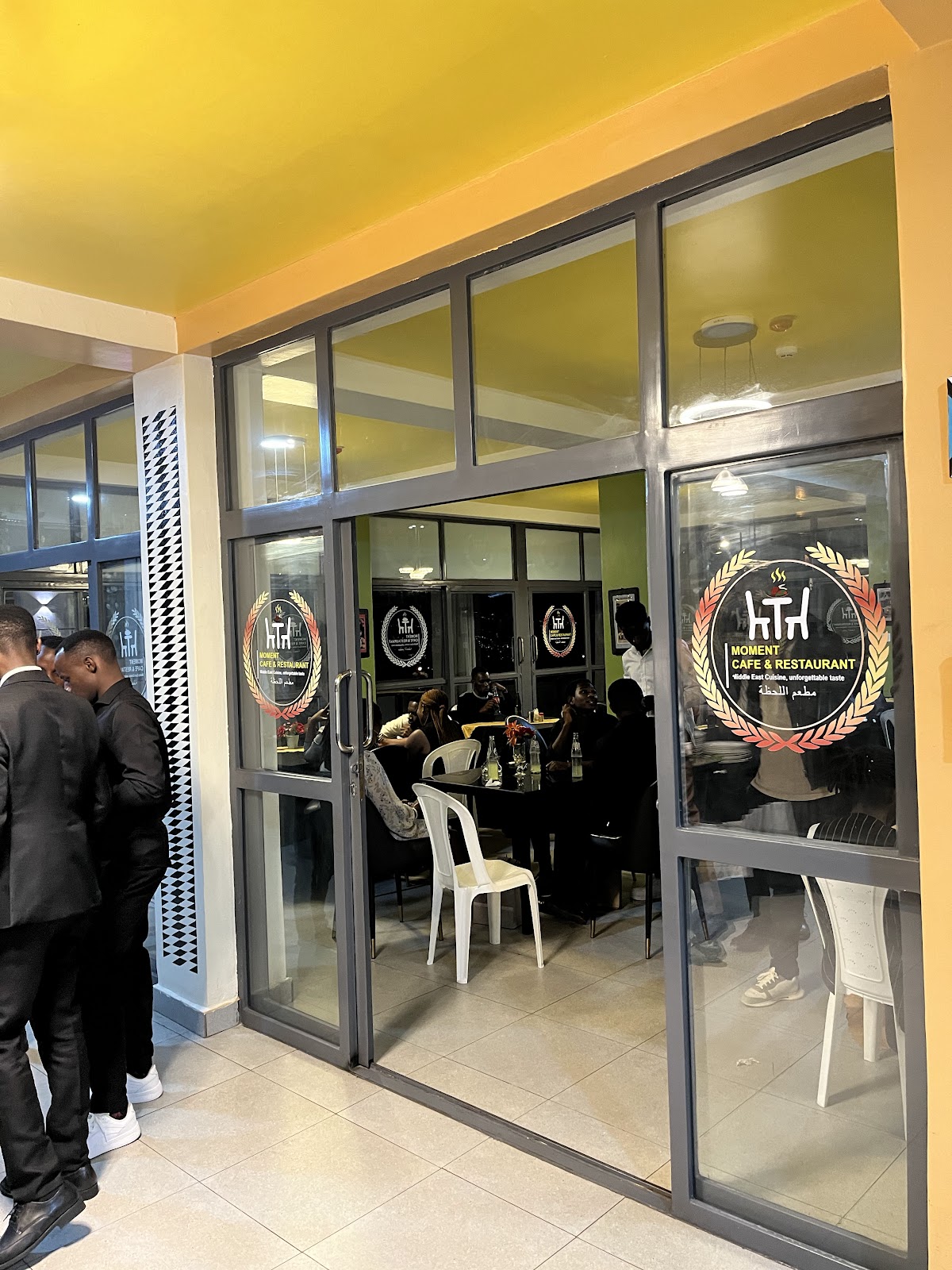 Moment Cafe & Restaurant