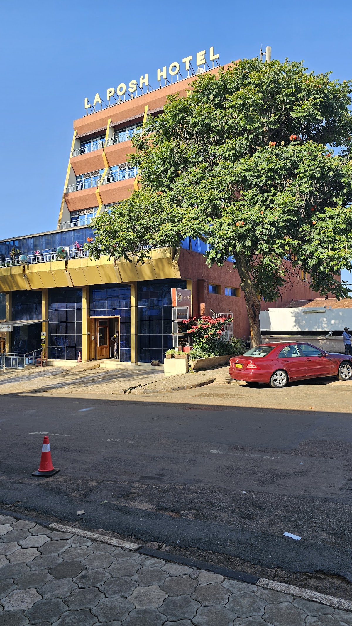La Posh Hotel