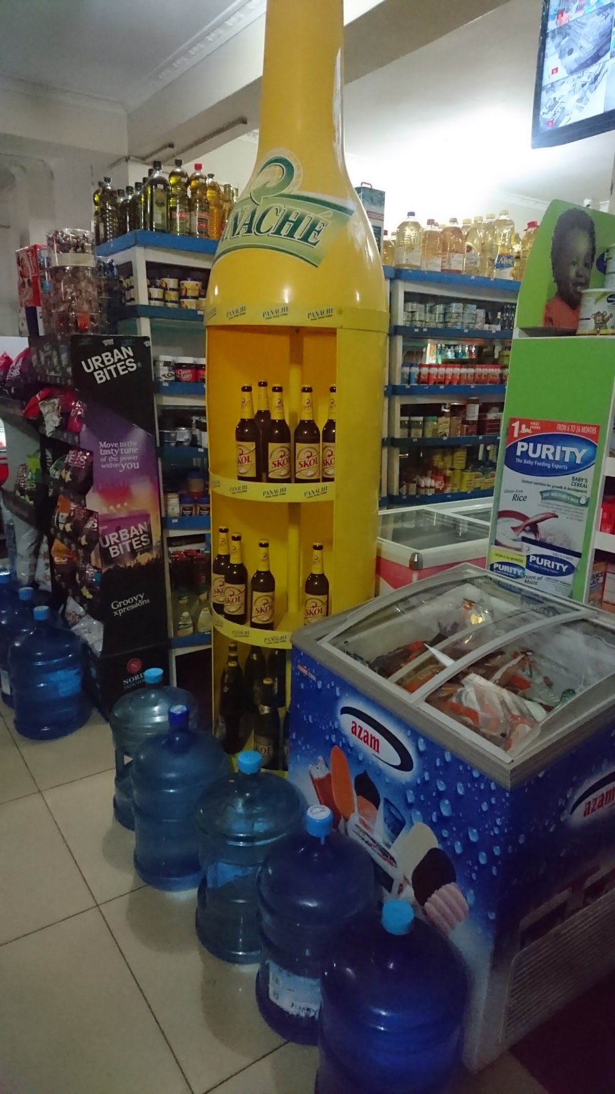 Photo of Family Mini Market by Malik J. Pilote