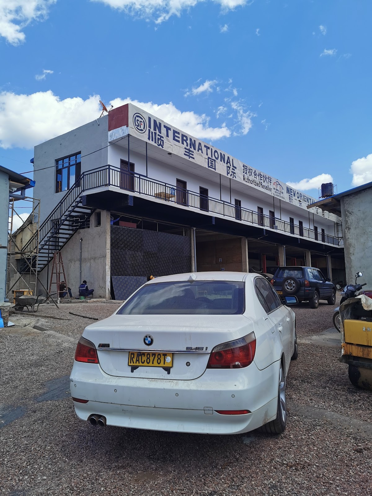 Photo of 新东方修理厂（NEW ORIENTAL GARAGE） by Jiawei Wang