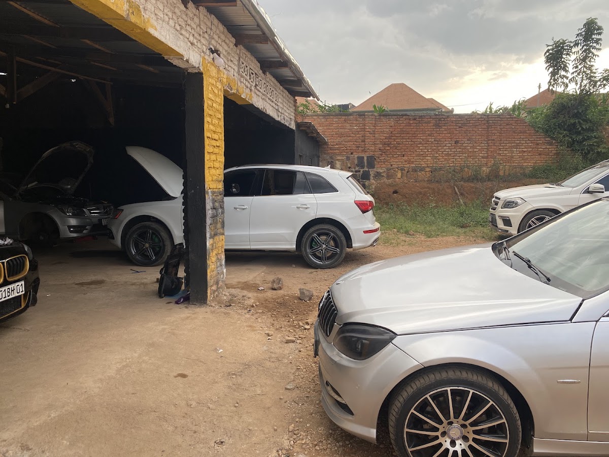 Photo of Mech Club International Garage by Anu Yardies