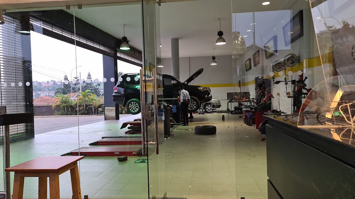 Photo of AutoXpress Rwanda - Nyarutarama [Tyres & More] by Emile Bniz Niyibizi