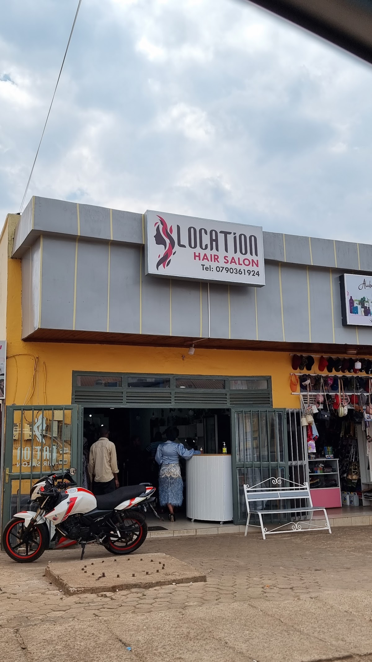 Photo of Location Hair Salon by Malik J. Pilote