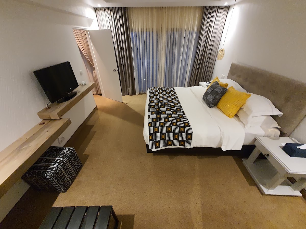 Photo of Hôtel des Mille Collines by B D
