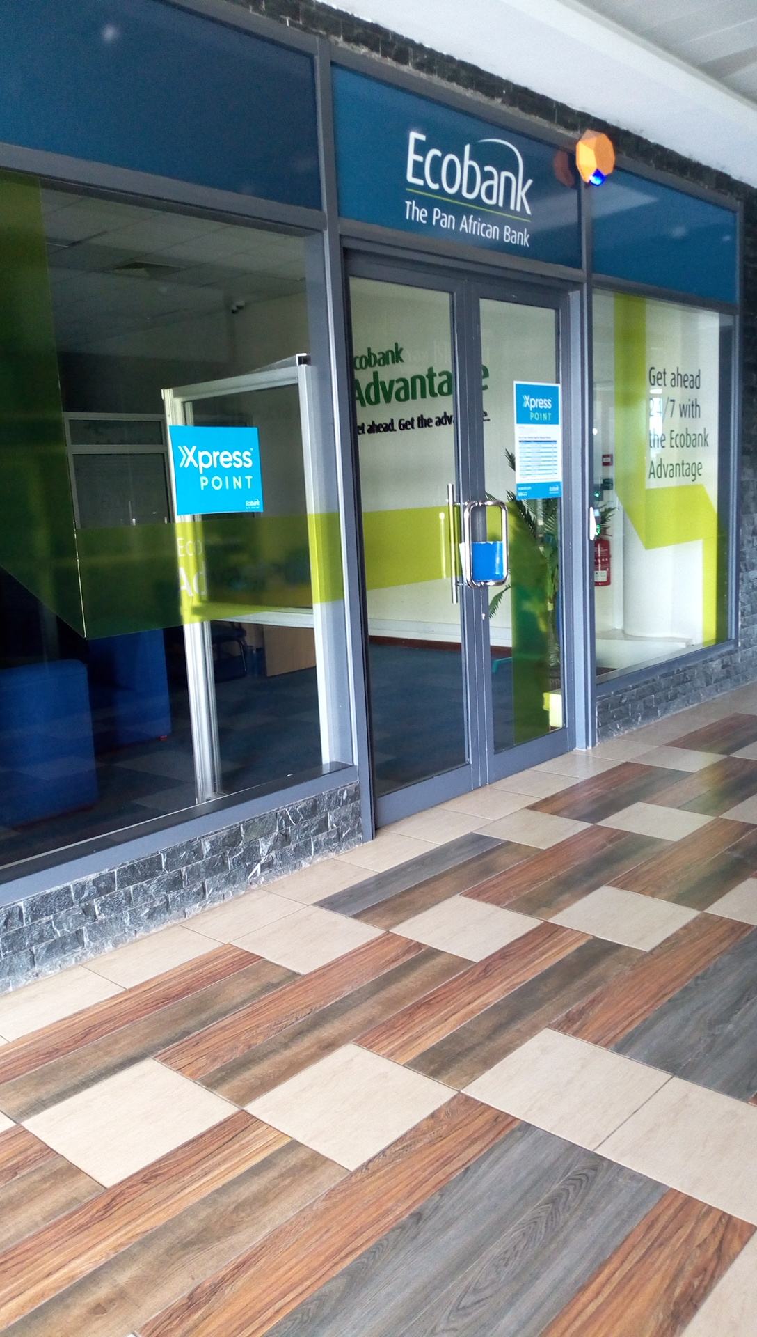 Photo of Ecobank by Jean Damascene